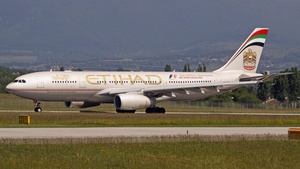 Photo of A6-EYP - Airbus A330-243 operated by Etihad Airways