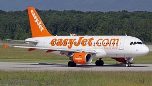 Photo of G-EZEV - Airbus A319-111 operated by easyJet