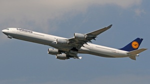 Photo of D-AIHW - Airbus A340-642 operated by Lufthansa