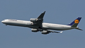 Photo of D-AIHX - Airbus A340-642 operated by Lufthansa