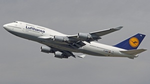 Photo of D-ABTE - Boeing 747-430(M) operated by Lufthansa