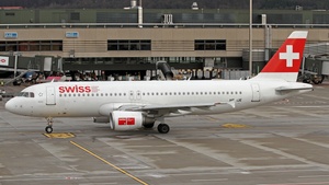 Photo of HB-IJE - Airbus A320-214 operated by Swiss International Air Lines