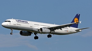 Photo of D-AIRH - Airbus A321-131 operated by Lufthansa