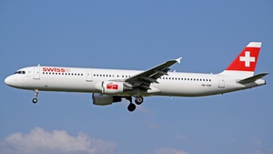 Photo of HB-IOM - Airbus A321-212 operated by Swiss International Air Lines