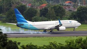 Boeing 737-8U3
