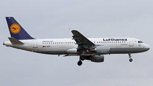 Photo of D-AIZF - Airbus A320-214 operated by Lufthansa