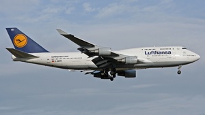 Photo of D-ABVD - Boeing 747-430 operated by Lufthansa