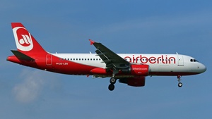 Photo of OE-LEN - Airbus A320-214 operated by Air Berlin (opb Niki)
