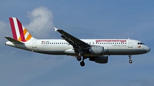 Photo of D-AIQE - Airbus A320-211 operated by Germanwings