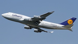 Photo of D-ABVY - Boeing 747-430 operated by Lufthansa
