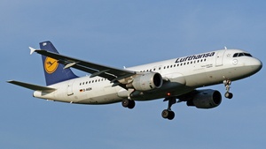 Photo of D-AIQN - Airbus A320-211 operated by Lufthansa