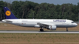 Photo of D-AIZM - Airbus A320-214 operated by Lufthansa