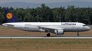 Photo of D-AIZI - Airbus A320-214 operated by Lufthansa