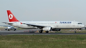 Photo of TC-JRE - Airbus A321-231 operated by Turkish Airlines