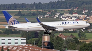 Photo of N671UA - Boeing 767-322(ER) operated by United Airlines
