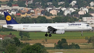 Photo of D-AISR - Airbus A321-231 operated by Lufthansa
