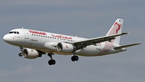 Photo of TS-IMV - Airbus A320-214 operated by Tunisair