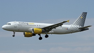 Photo of EC-LRN - Airbus A320-214 operated by Vueling