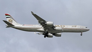 Photo of A6-EHD - Airbus A340-541 operated by Etihad Airways