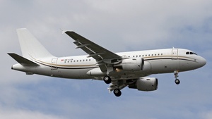 Photo of OE-LOV - Airbus A319-115(CJ) operated by Tyrolean Jet Service