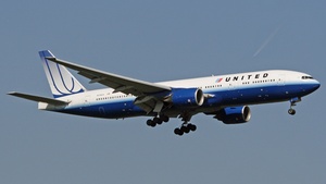 Photo of N219UA - Boeing 777-222(ER) operated by United Airlines