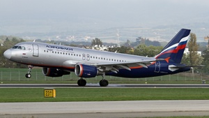 Photo of VQ-BEH - Airbus A320-214 operated by Aeroflot