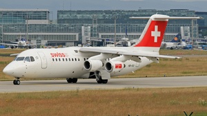 Photo of HB-IXU - British Aerospace Avro RJ100 operated by Swiss International Air Lines