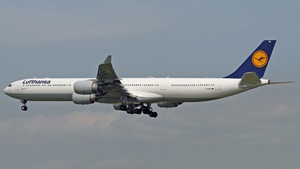 Photo of D-AIHE - Airbus A340-642 operated by Lufthansa