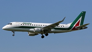 Photo of EI-RDC - Embraer ERJ-175STD operated by Alitalia CityLiner