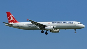 Photo of TC-JRC - Airbus A321-231 operated by Turkish Airlines