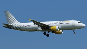 Photo of EC-KDG - Airbus A320-214 operated by Vueling