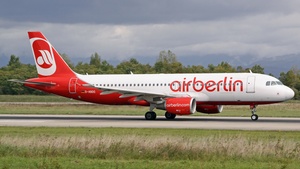 Photo of D-ABDC - Airbus A320-214 operated by Air Berlin