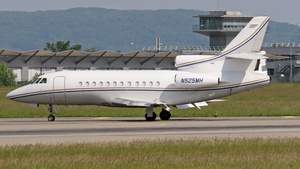Photo of N525MH - Dassault Falcon 900B operated by Private
