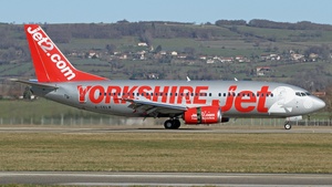 Photo of G-CELB - Boeing 737-377 operated by Jet2