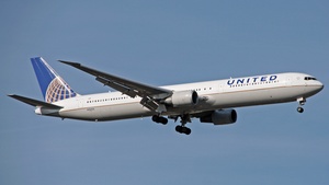 Photo of N76054 - Boeing 767-424(ER) operated by United Airlines