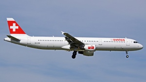 Photo of HB-IOM - Airbus A321-212 operated by Swiss International Air Lines