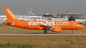 Photo of G-EZUI - Airbus A320-214 operated by easyJet