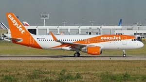 Photo of G-EZOV - Airbus A320-214 operated by easyJet