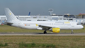 Photo of EC-LAA - Airbus A320-214 operated by Vueling