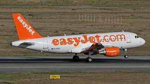 Photo of G-EZDC - Airbus A319-111 operated by easyJet