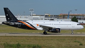 Photo of G-POWK - Airbus A320-233 operated by Titan Airways