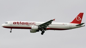 Photo of TC-ATZ - Airbus A321-211 operated by Atlasjet