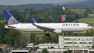 Photo of N672UA - Boeing 767-322(ER) operated by United Airlines