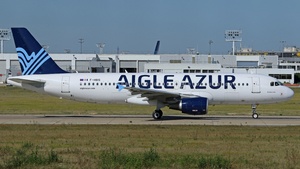 Photo of F-HBIS - Airbus A320-214 operated by Aigle Azur