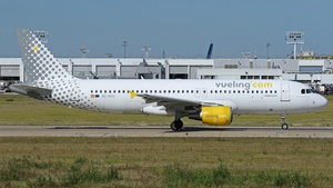 Photo of EC-KCU - Airbus A320-216 operated by Vueling