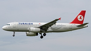 Photo of TC-JPE - Airbus A320-232 operated by Turkish Airlines