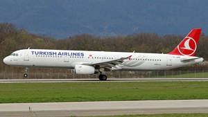 Photo of TC-JMM - Airbus A321-231 operated by Turkish Airlines