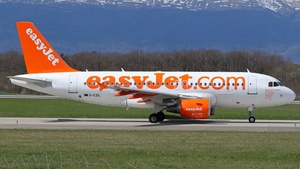 Photo of G-EZIL - Airbus A319-111 operated by easyJet