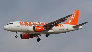 Photo of G-EZIX - Airbus A319-111 operated by easyJet