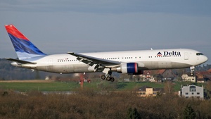 Photo of N175DZ - Boeing 767-332(ER) operated by Delta Air Lines